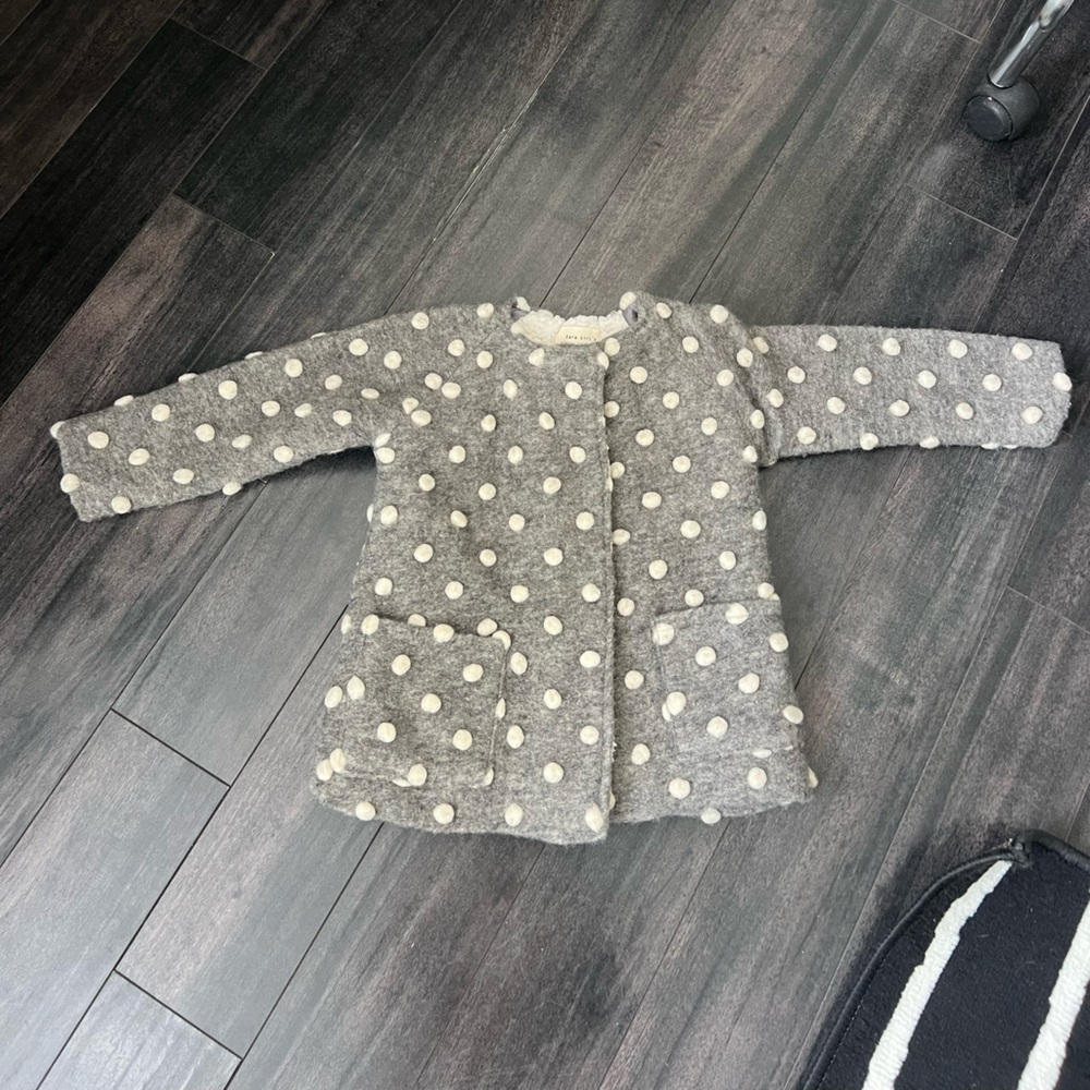 Zara Cozy White and Gray Knit Sweater